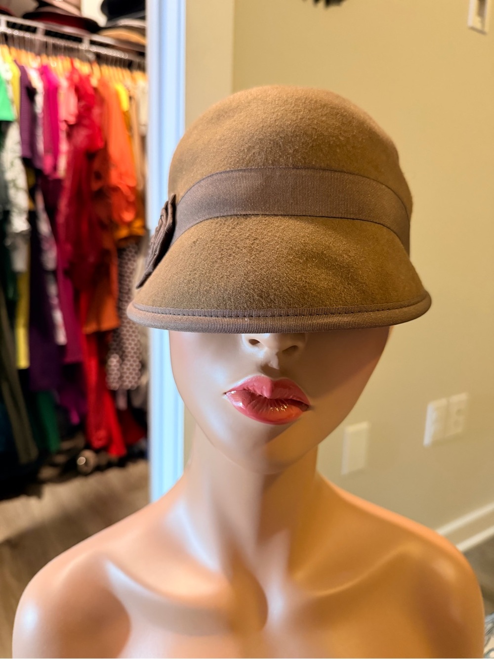 Women's Brown Felt Cloche Hat with Ribbon Band - Unbranded